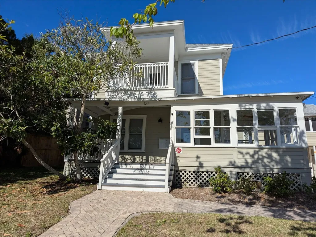 127 S Peninsula Daytona Beach FL 32118