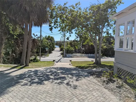 127 S Peninsula Daytona Beach FL 32118