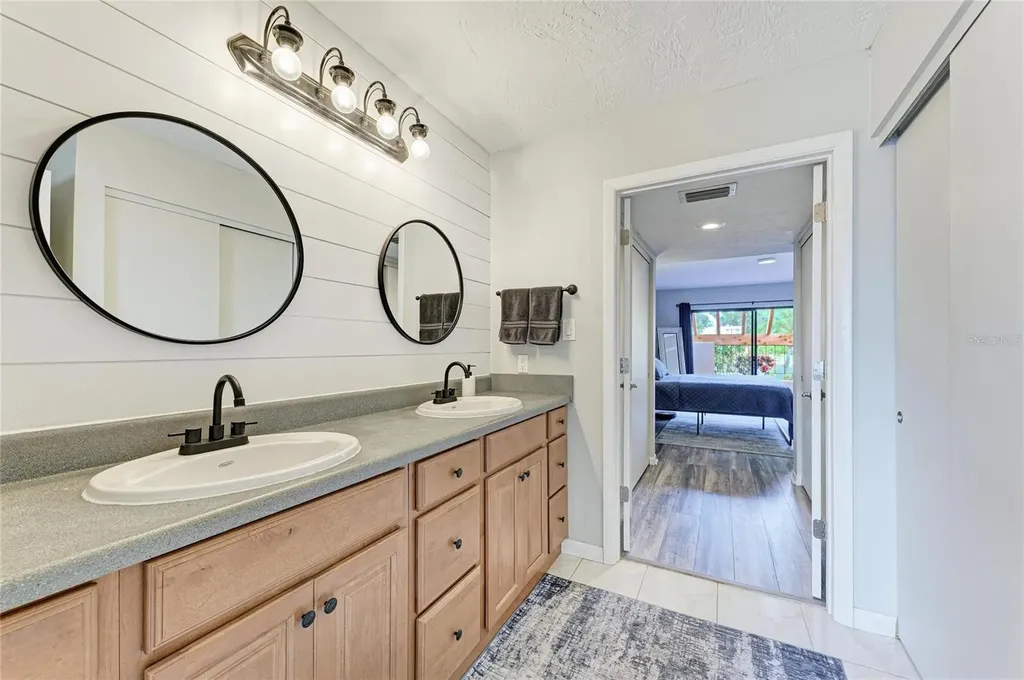 5315 Myrtle Wood Sarasota FL 34235