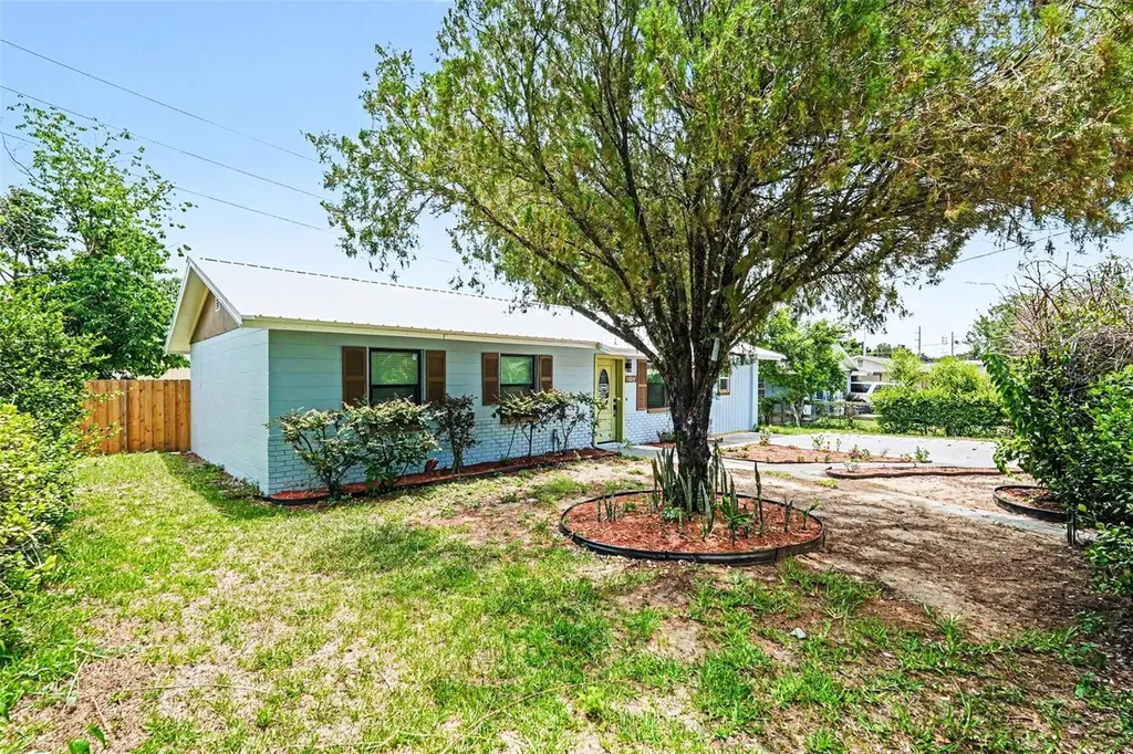 14814 11th Street Dade City FL 33523