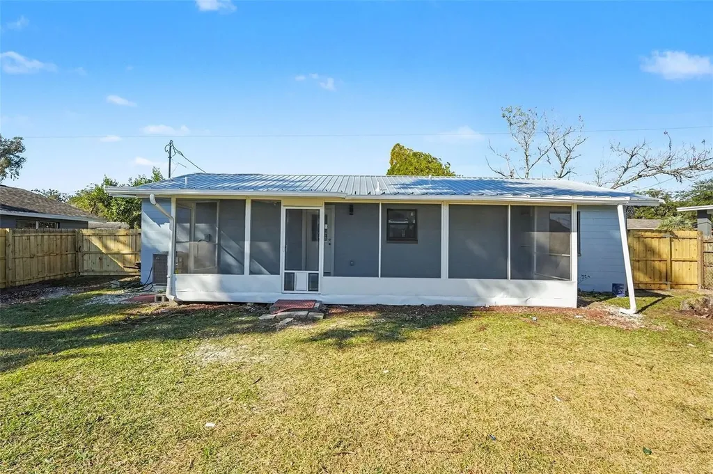14814 11th Street Dade City FL 33523