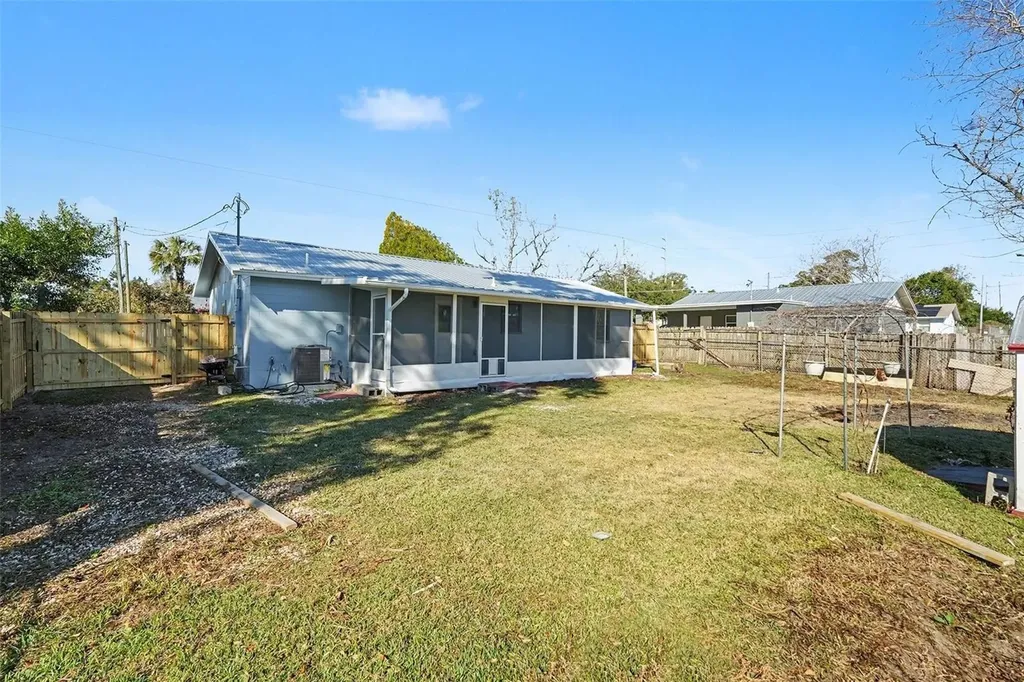 14814 11th Street Dade City FL 33523