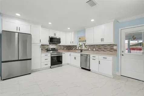 14814 11th Street Dade City FL 33523