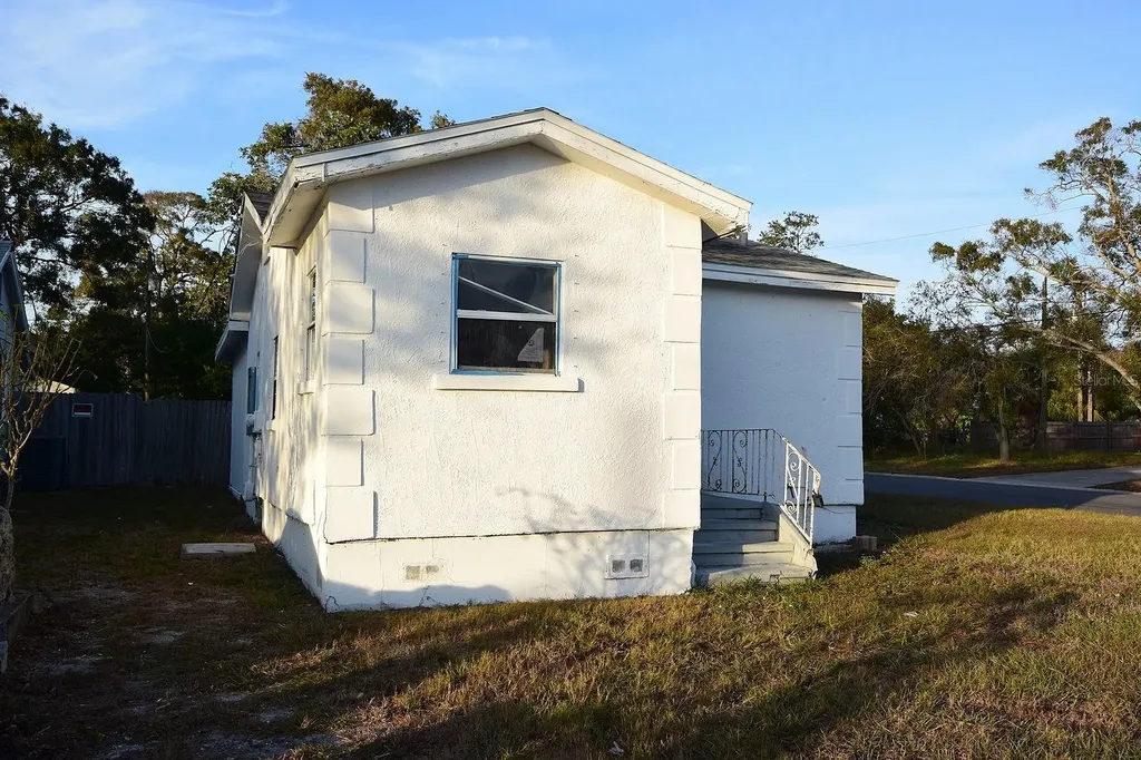 4701 17th Avenue S St Petersburg FL 33711