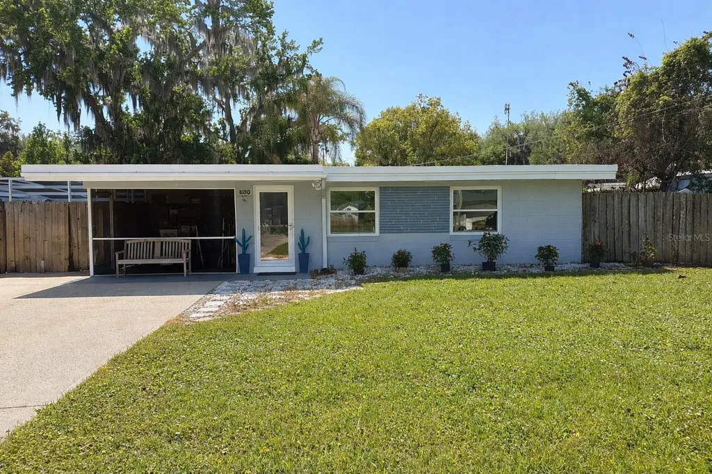 8150 Spring Drive Yalaha FL 34797