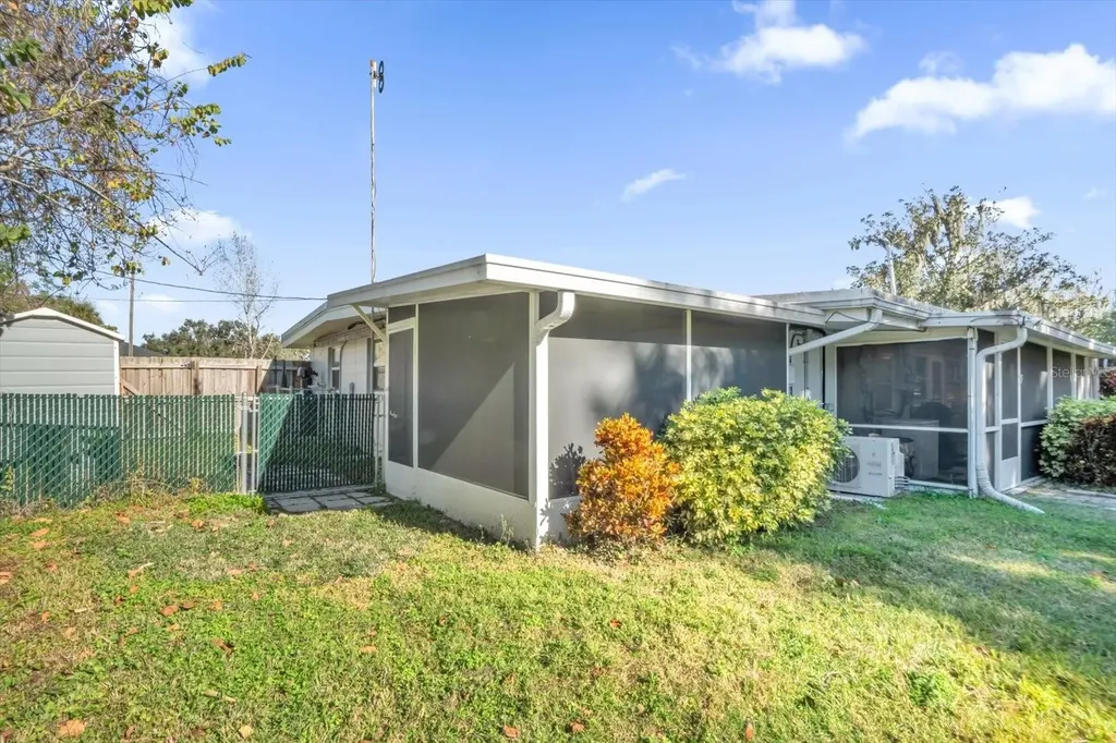 8150 Spring Drive Yalaha FL 34797