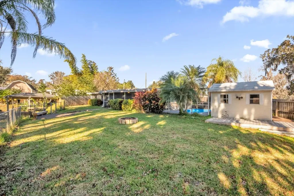 8150 Spring Drive Yalaha FL 34797