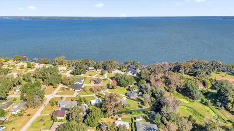 8150 Spring Drive Yalaha FL 34797