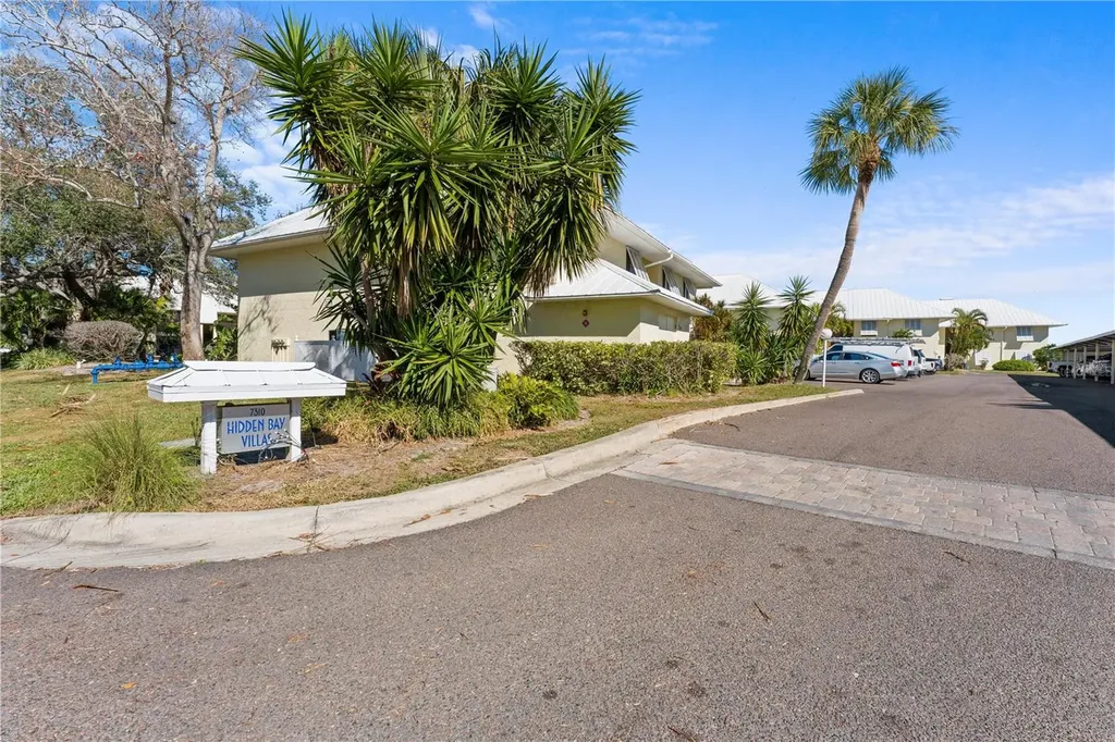 7310 Sunshine Skyway Lane S St Petersburg FL 33711