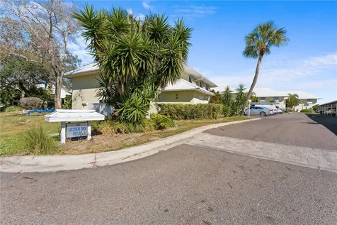 7310 Sunshine Skyway Lane S St Petersburg FL 33711