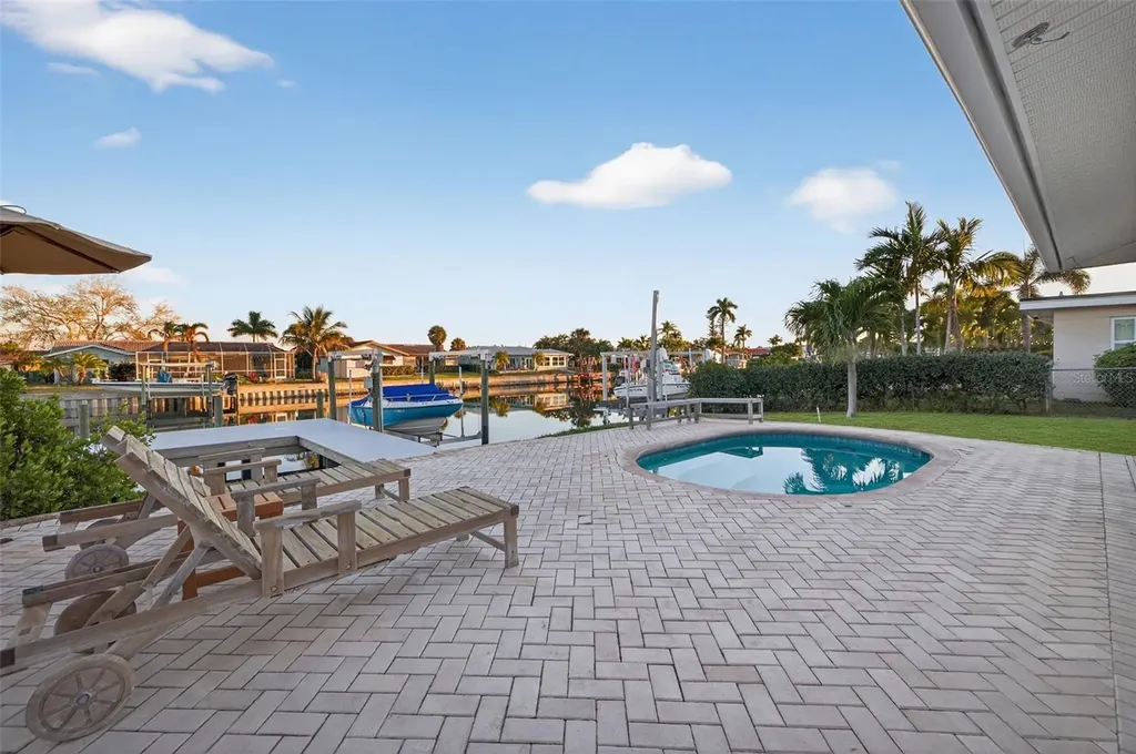 1984 Michigan Avenue NE St Petersburg FL 33703