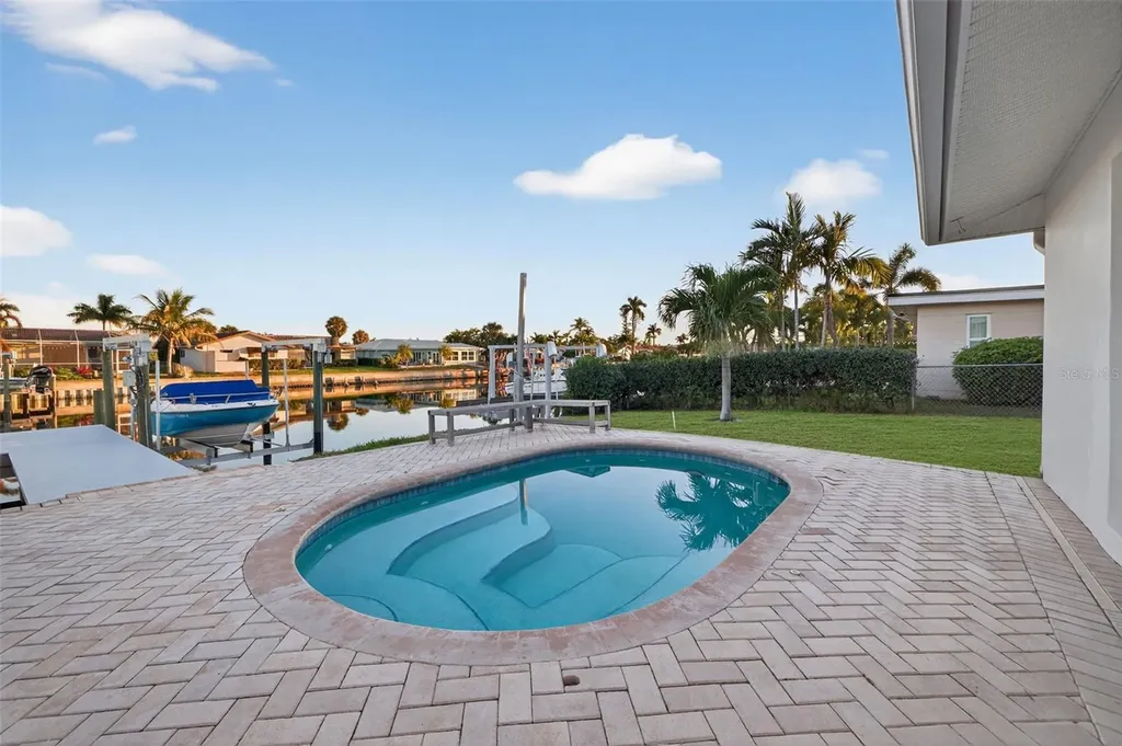 1984 Michigan Avenue NE St Petersburg FL 33703