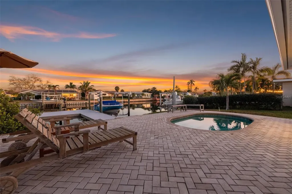 1984 Michigan Avenue NE St Petersburg FL 33703
