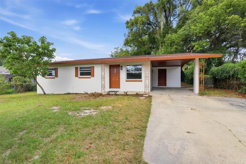 225 W Volusia Avenue Deland FL 32720