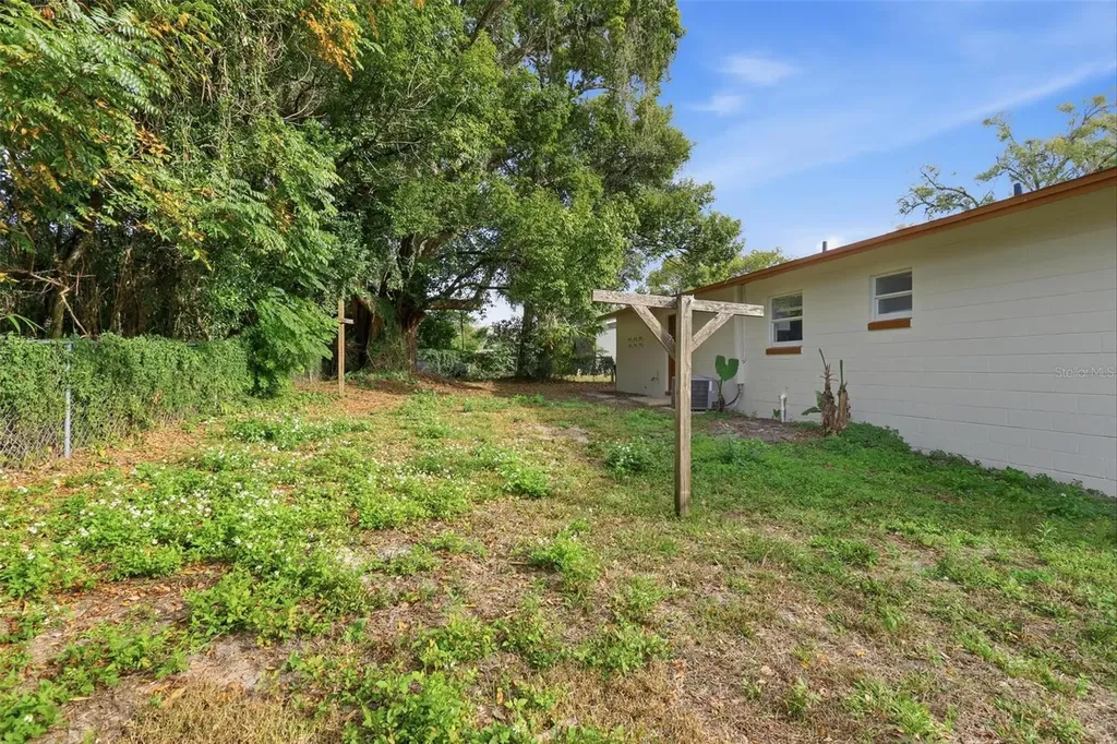 225 W Volusia Avenue Deland FL 32720