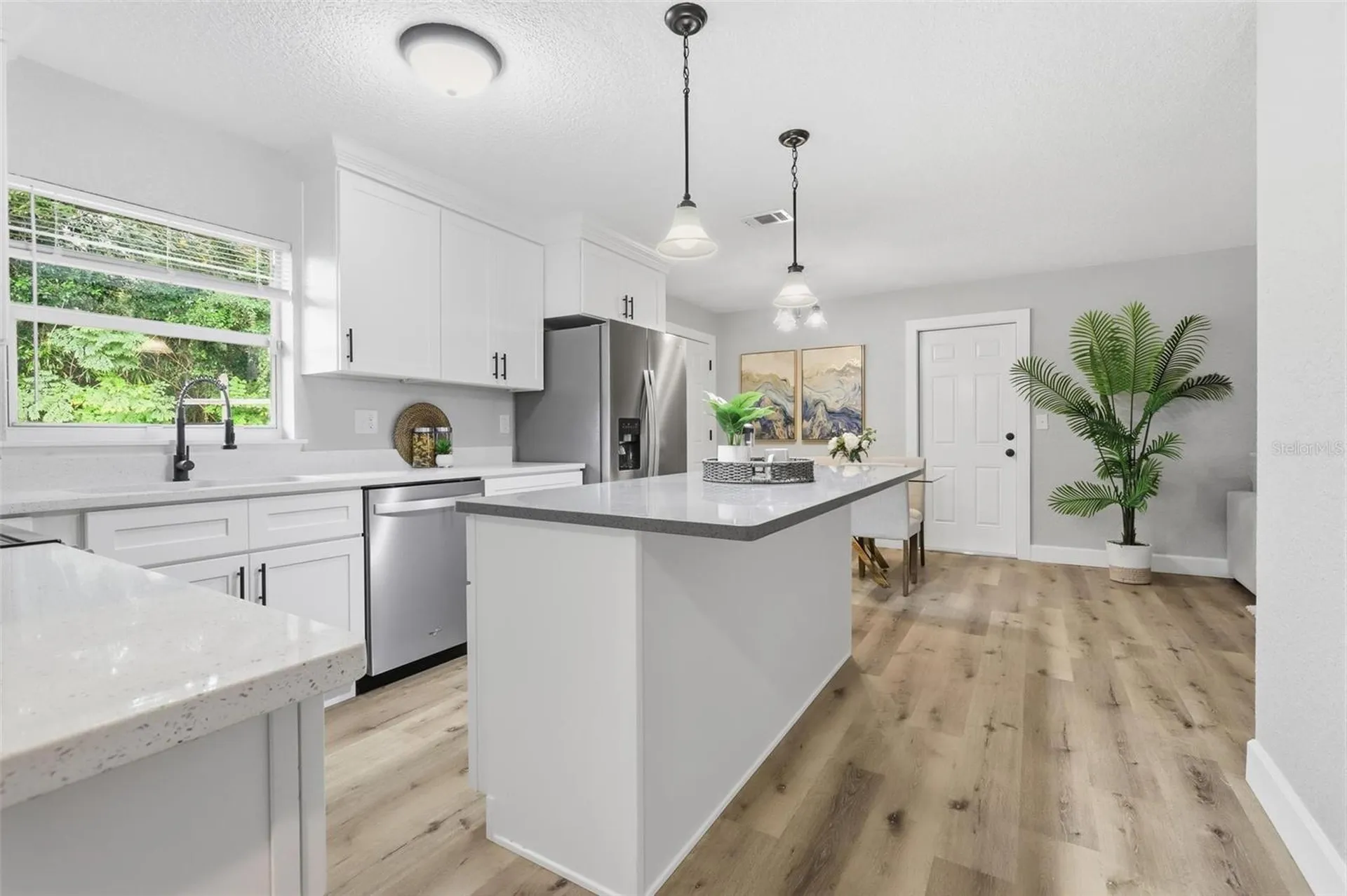 225 W Volusia Avenue Deland FL 32720