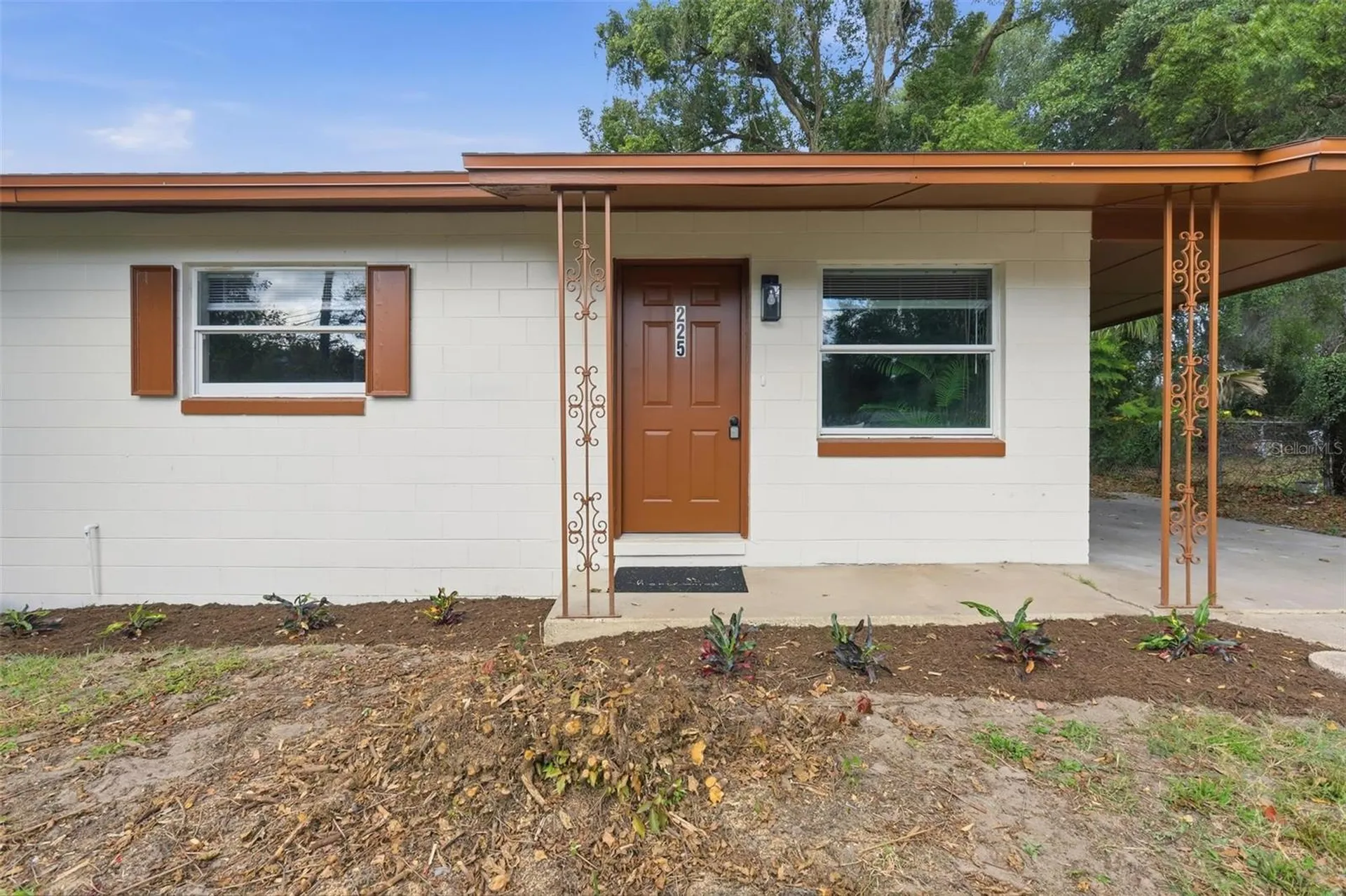 225 W Volusia Avenue Deland FL 32720