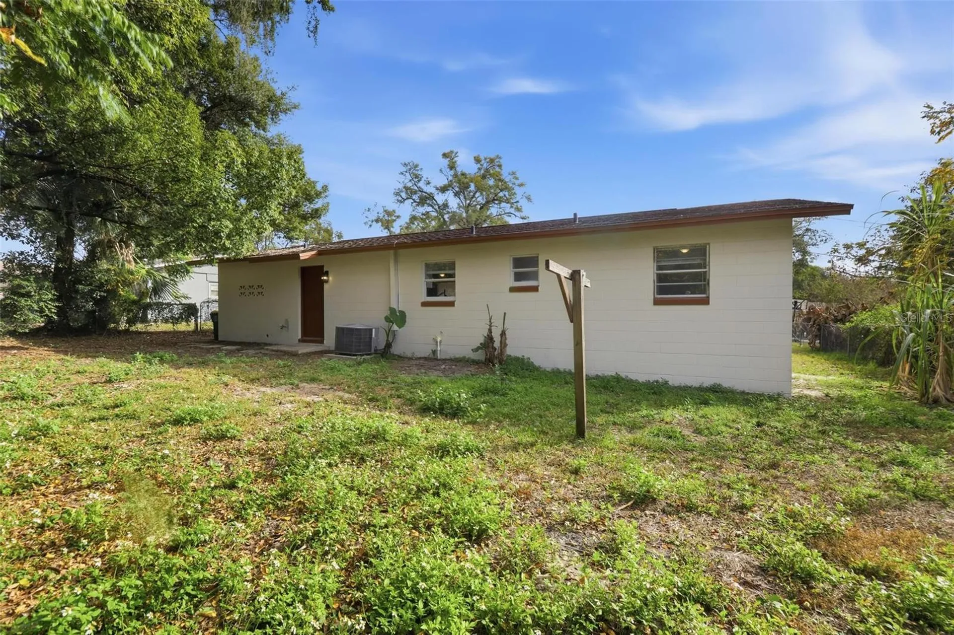 225 W Volusia Avenue Deland FL 32720