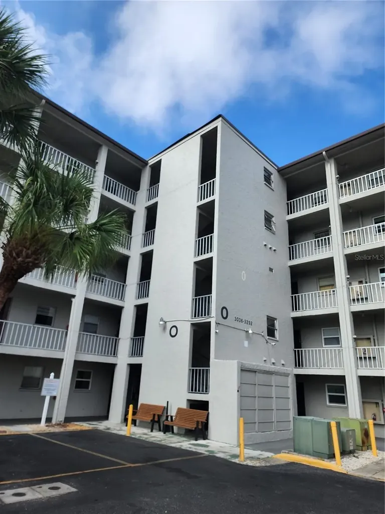 3064 Lake Bayshore Drive Bradenton FL 34205