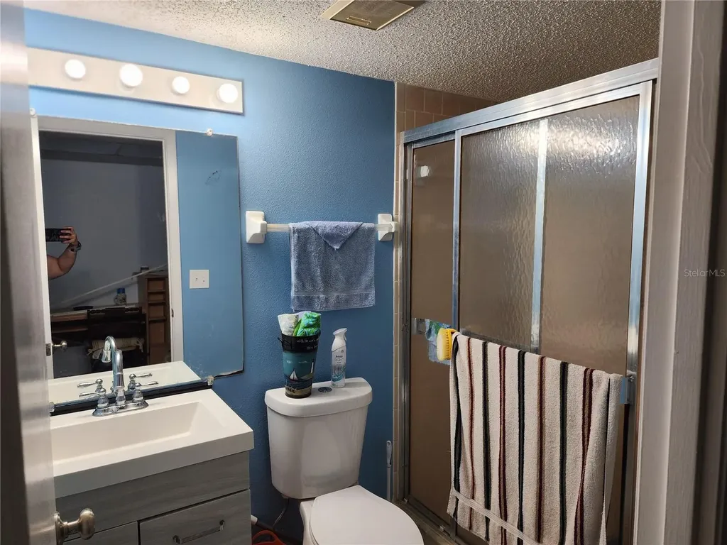 3064 Lake Bayshore Drive Bradenton FL 34205