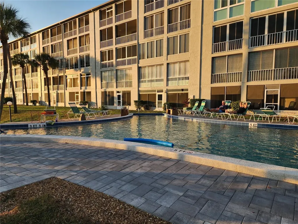3064 Lake Bayshore Drive Bradenton FL 34205