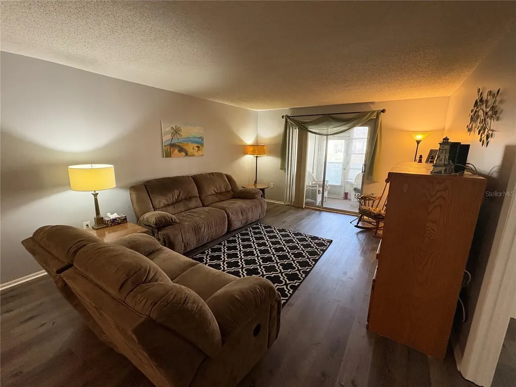 3064 Lake Bayshore Drive Bradenton FL 34205
