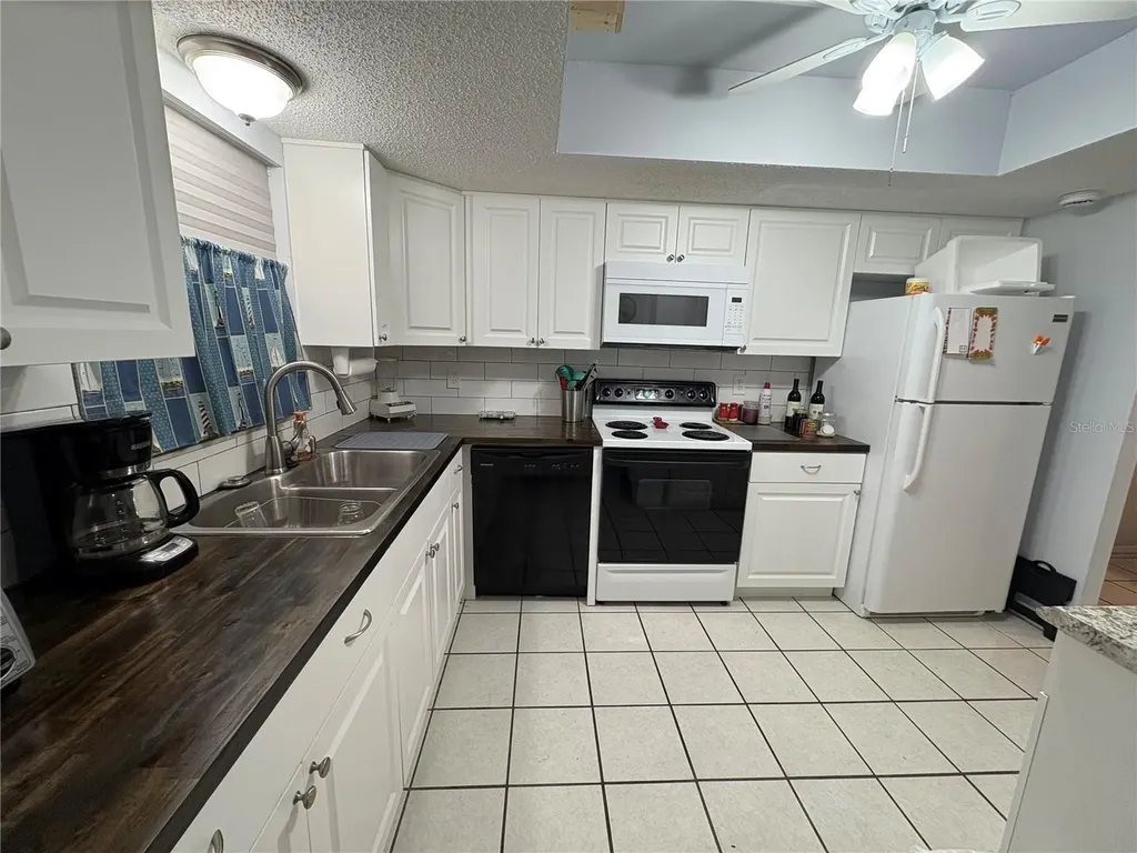 3064 Lake Bayshore Drive Bradenton FL 34205
