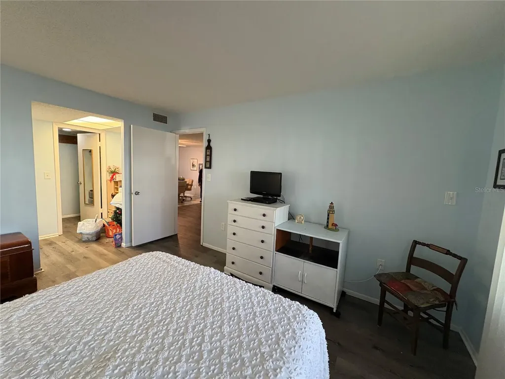 3064 Lake Bayshore Drive Bradenton FL 34205