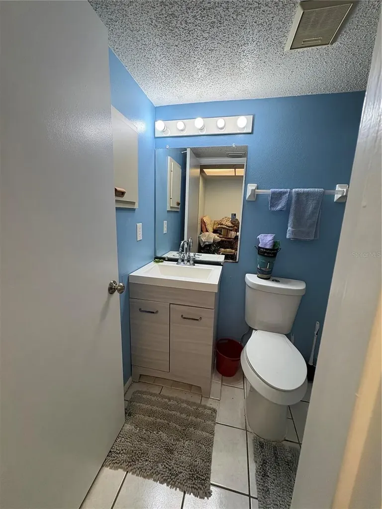3064 Lake Bayshore Drive Bradenton FL 34205