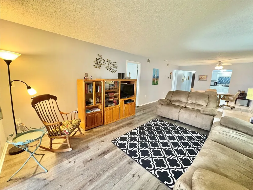 3064 Lake Bayshore Drive Bradenton FL 34205