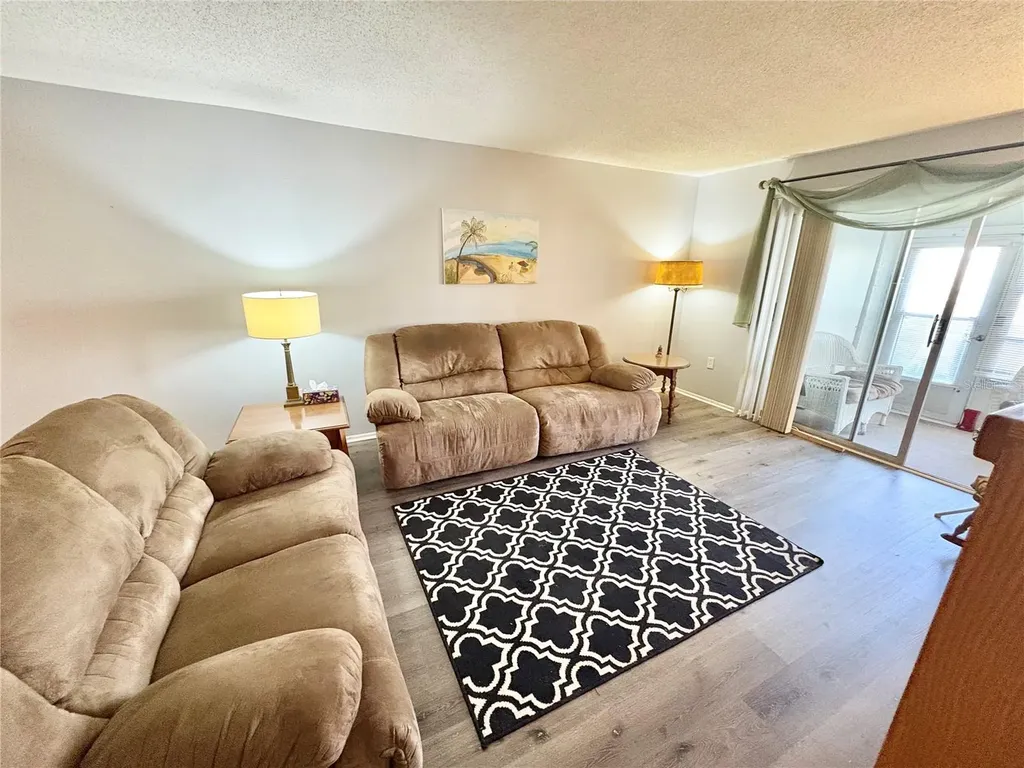 3064 Lake Bayshore Drive Bradenton FL 34205
