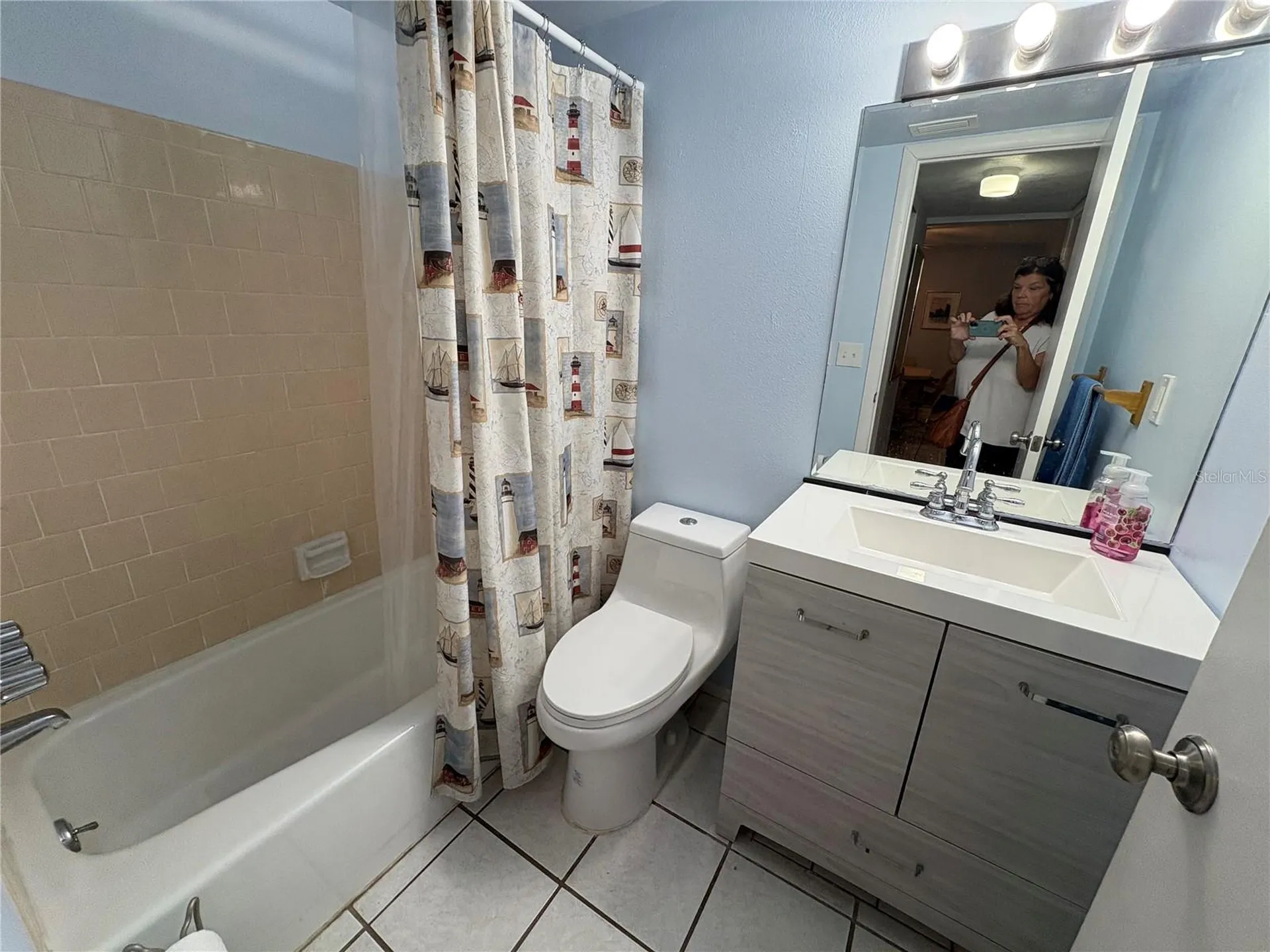 3064 Lake Bayshore Drive Bradenton FL 34205