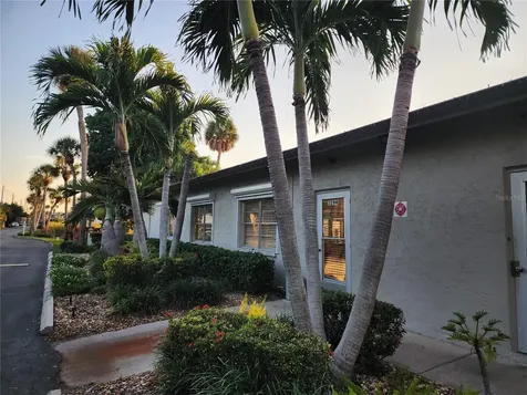 3064 Lake Bayshore Drive Bradenton FL 34205