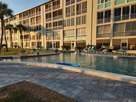 3064 Lake Bayshore Drive Bradenton FL 34205