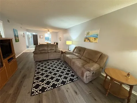 3064 Lake Bayshore Drive Bradenton FL 34205