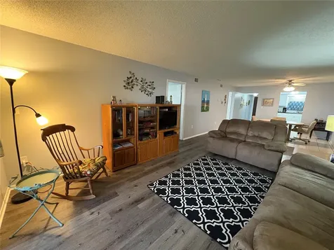 3064 Lake Bayshore Drive Bradenton FL 34205