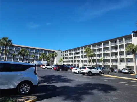 3064 Lake Bayshore Drive Bradenton FL 34205