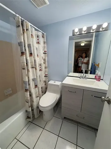 3064 Lake Bayshore Drive Bradenton FL 34205