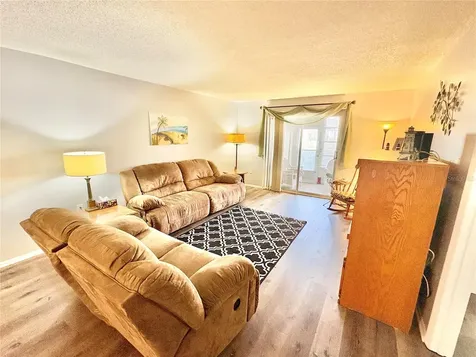 3064 Lake Bayshore Drive Bradenton FL 34205