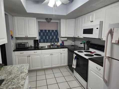 3064 Lake Bayshore Drive Bradenton FL 34205