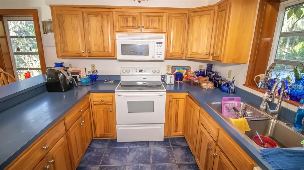243 Herman Drive Hawthorne FL 32640