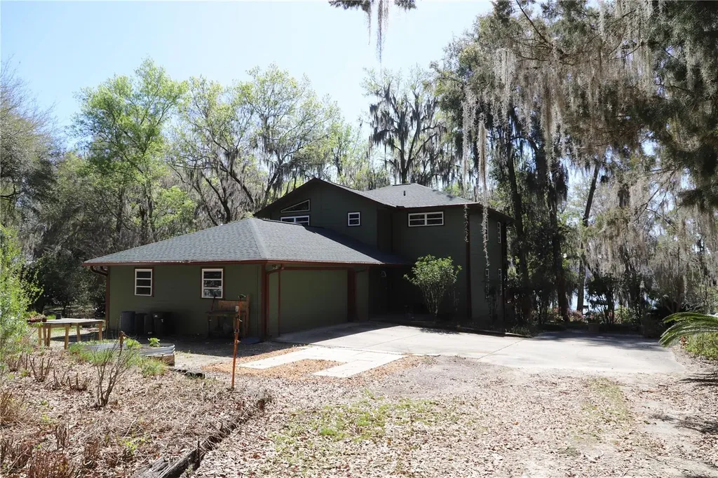 243 Herman Drive Hawthorne FL 32640