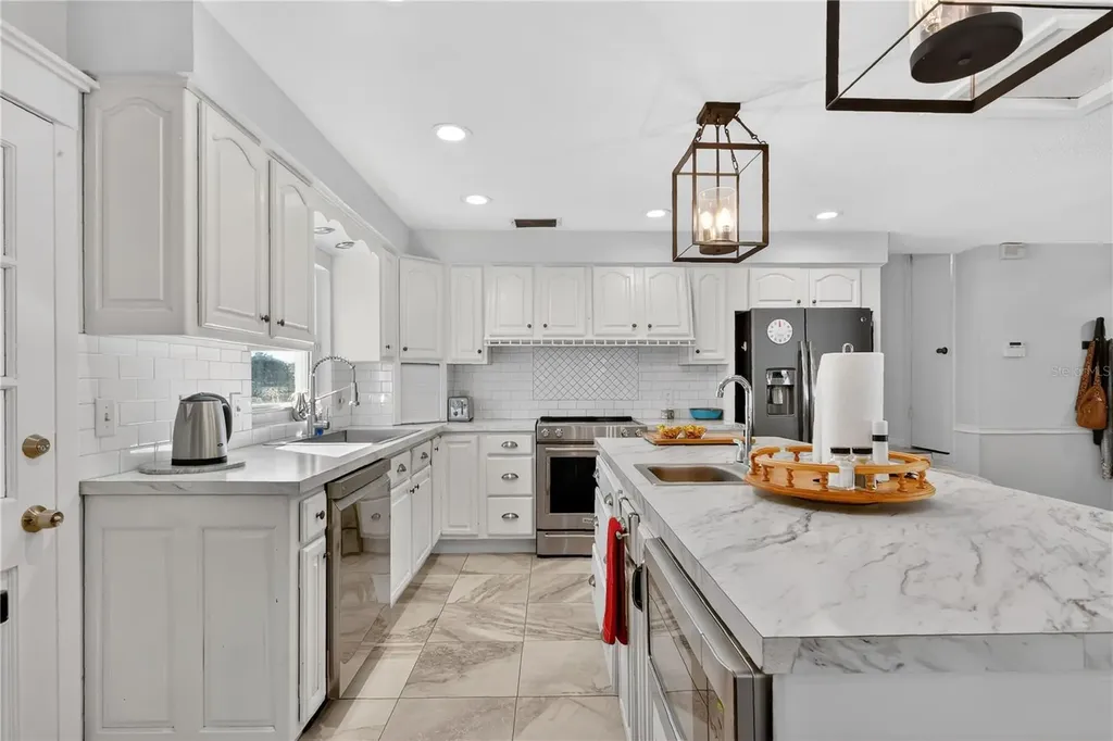2704 Mendelin Street Apopka FL 32703