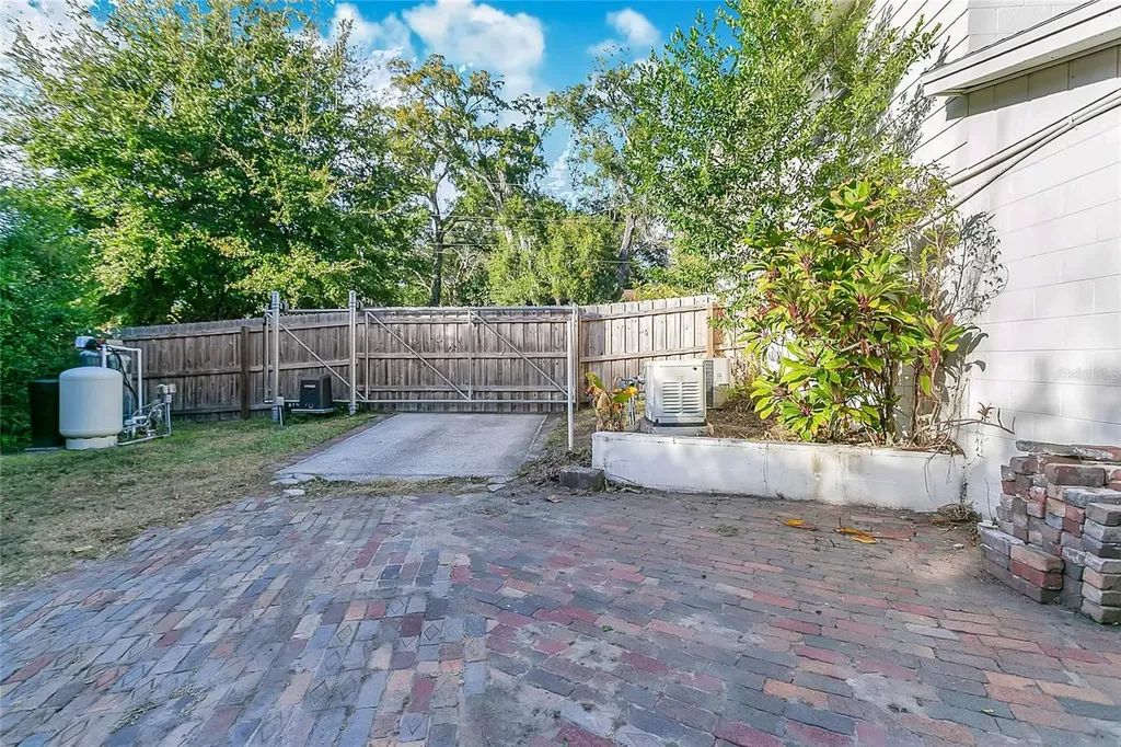 2704 Mendelin Street Apopka FL 32703