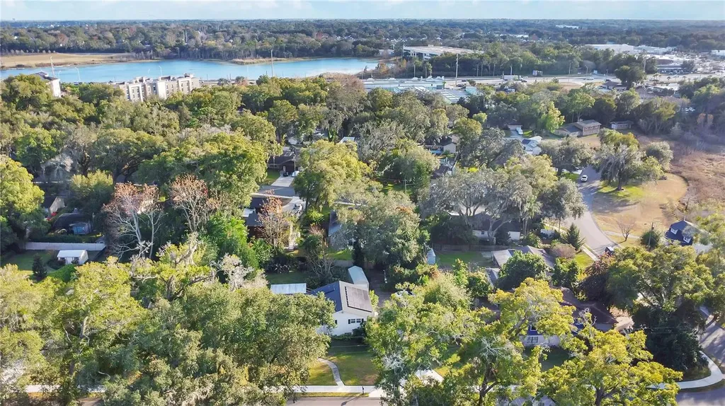 2704 Mendelin Street Apopka FL 32703