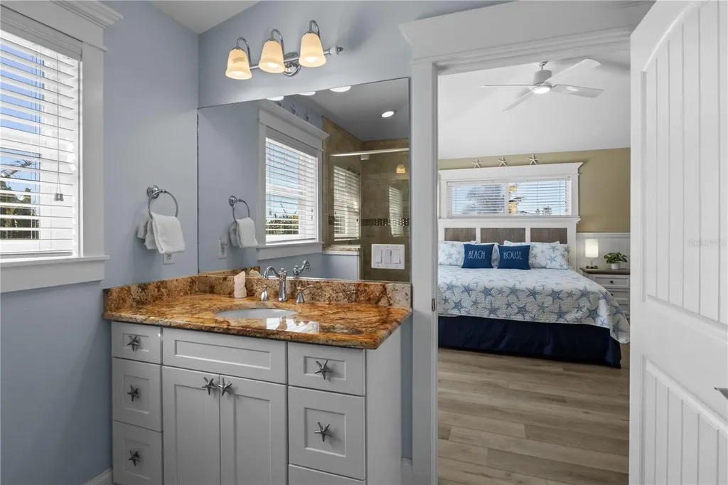 6908 Holmes Boulevard Holmes Beach FL 34217
