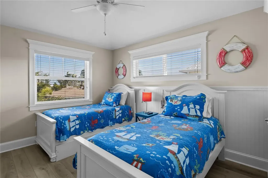 6908 Holmes Boulevard Holmes Beach FL 34217