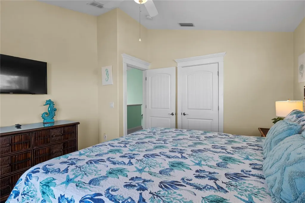 6908 Holmes Boulevard Holmes Beach FL 34217