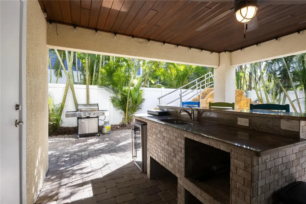 6908 Holmes Boulevard Holmes Beach FL 34217