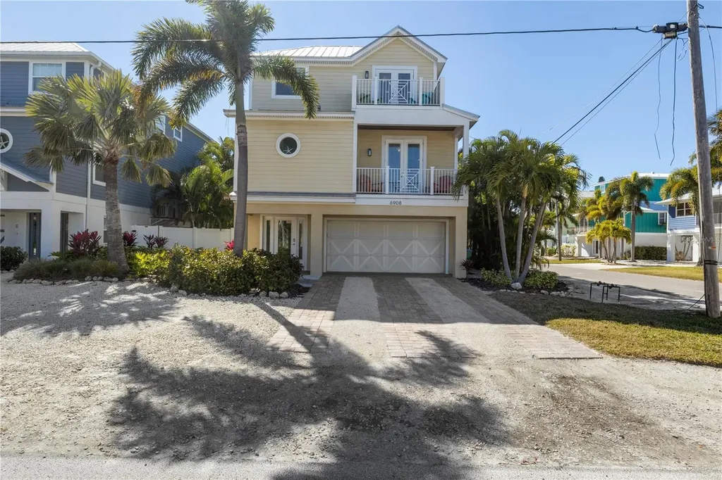 6908 Holmes Boulevard Holmes Beach FL 34217